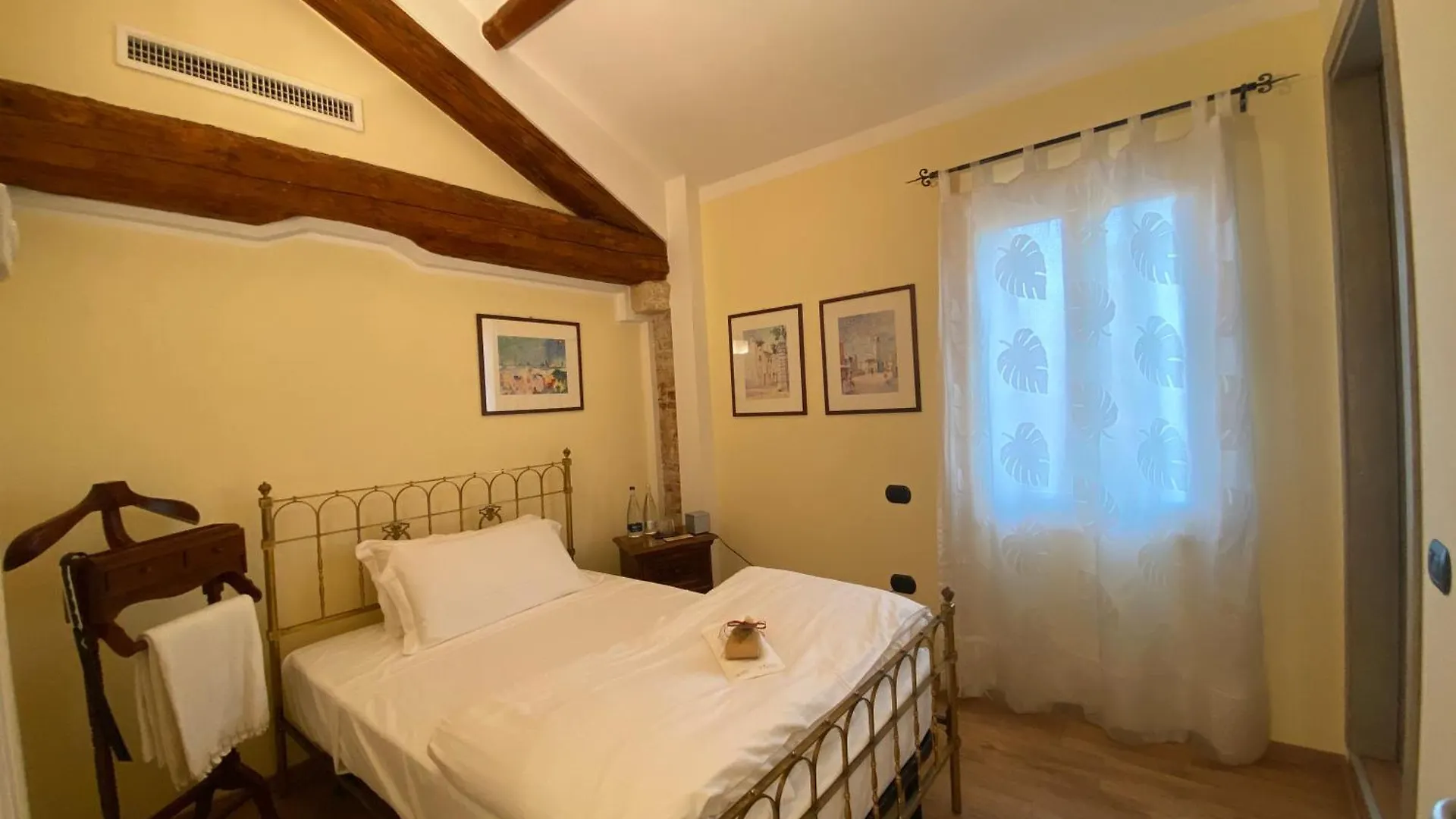 Värdshus Hacienda De Leon Hotell Isola della Scala